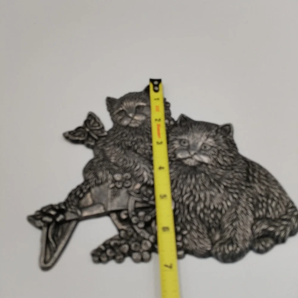 VTG Carson Pewter Cat Wall Plaque Two Longhair Cats Butterfly Garden Wheelbarrow